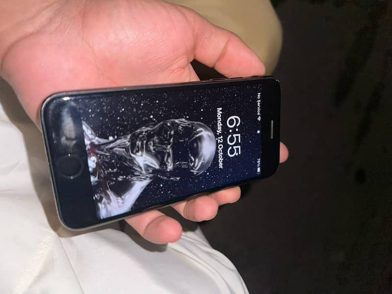 Apple iPhone 7 0