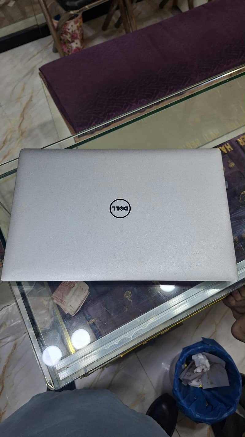Dell Precision 5520 1