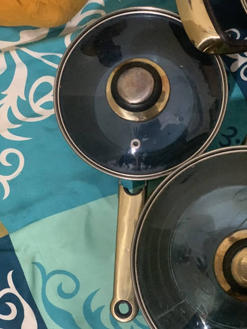 Cooking pots 0