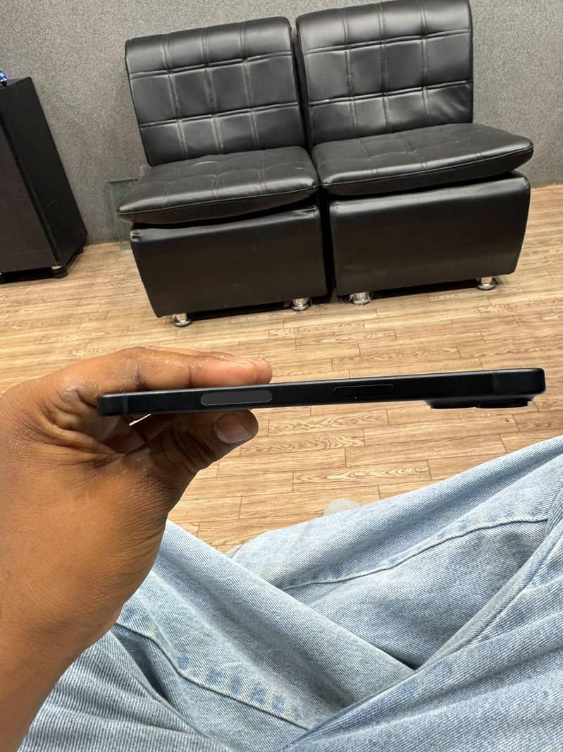 Apple iPhone 15 4
