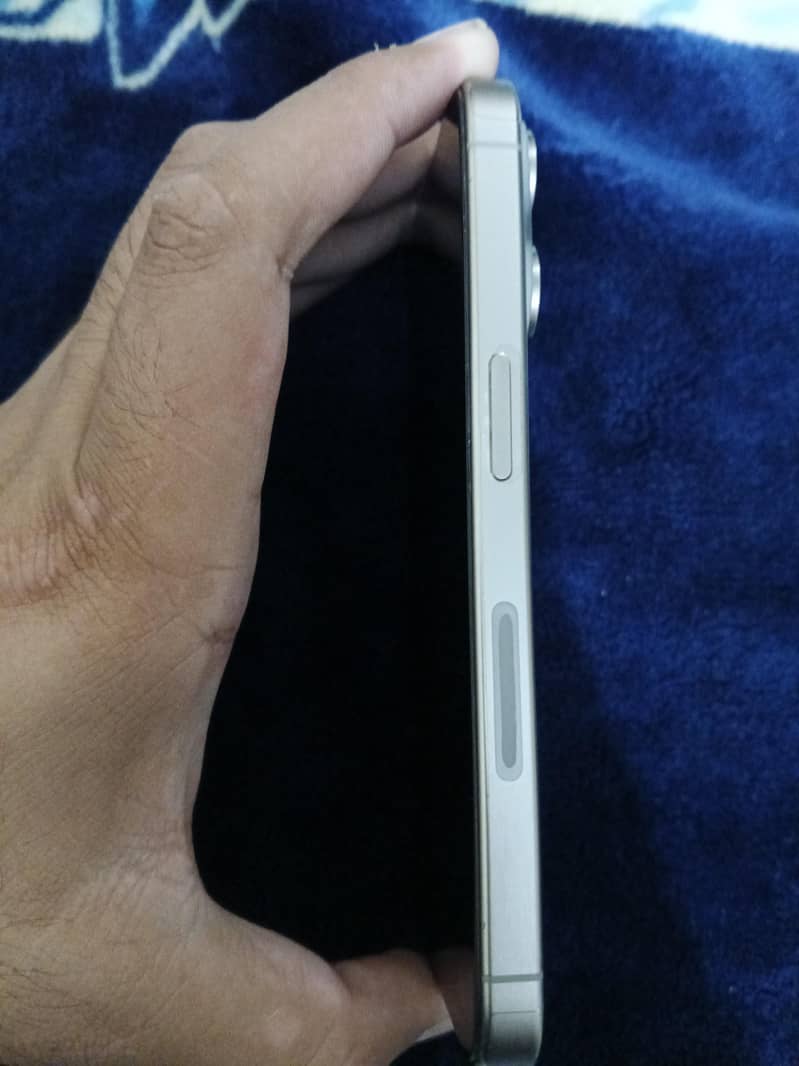 Apple iPhone 15 Pro 2