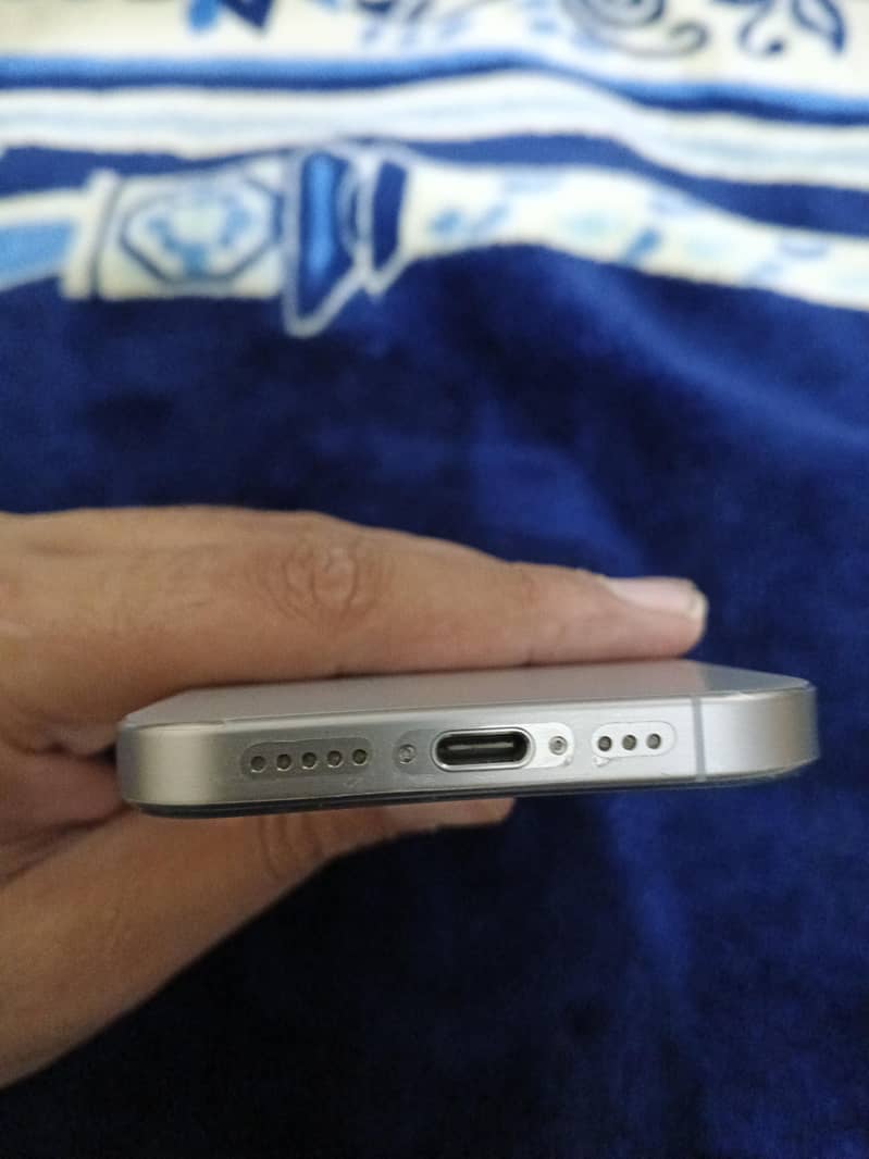Apple iPhone 15 Pro 3