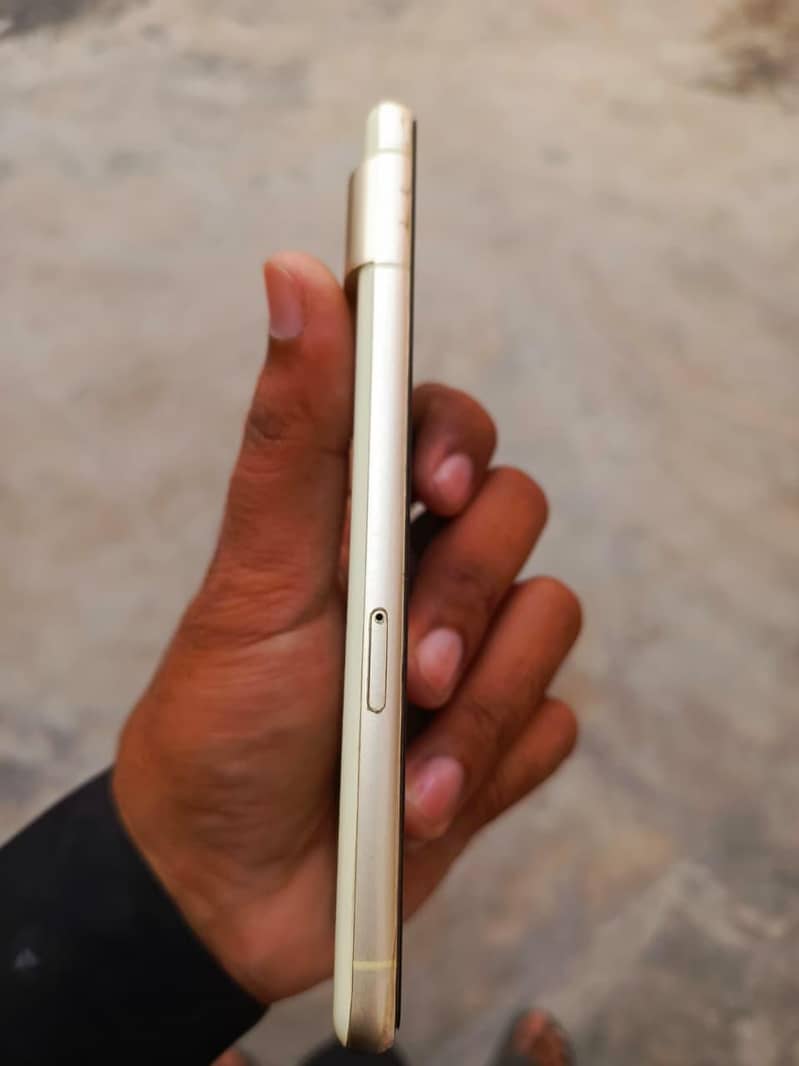 Google Pixel 7 4