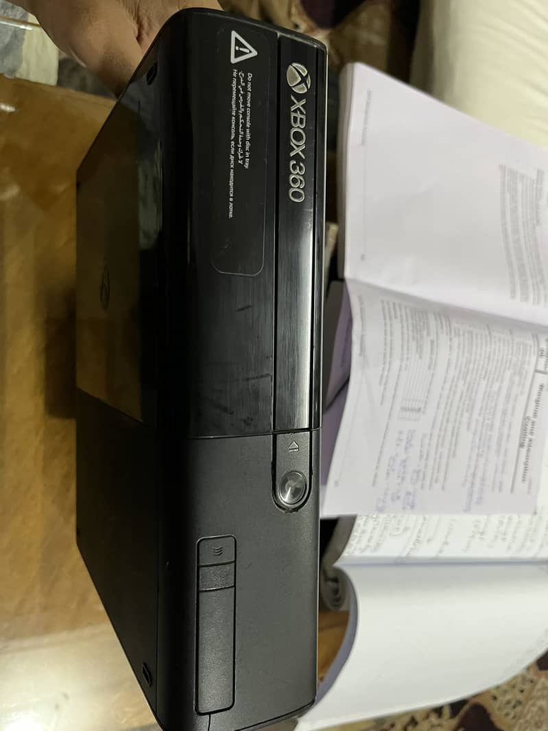 Xbox 360E With 2 Original Controllers 3