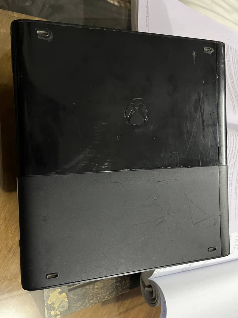 Xbox 360E With 2 Original Controllers 4