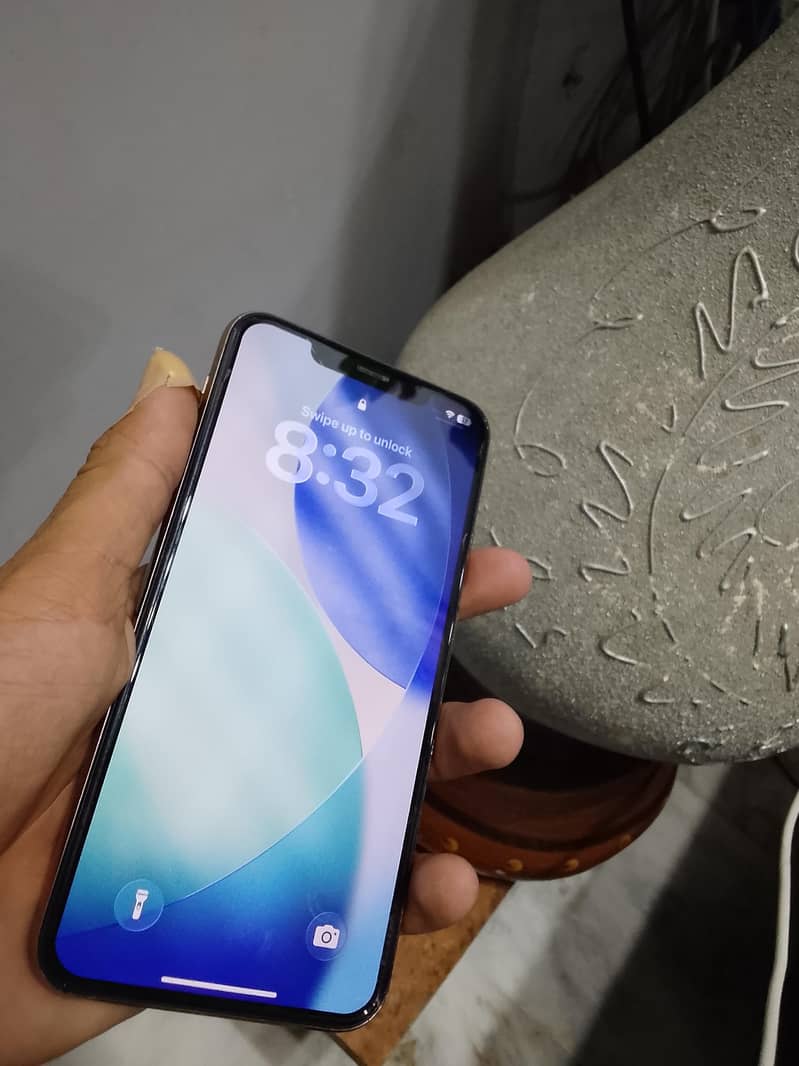 Apple iPhone 11 Pro Max 2