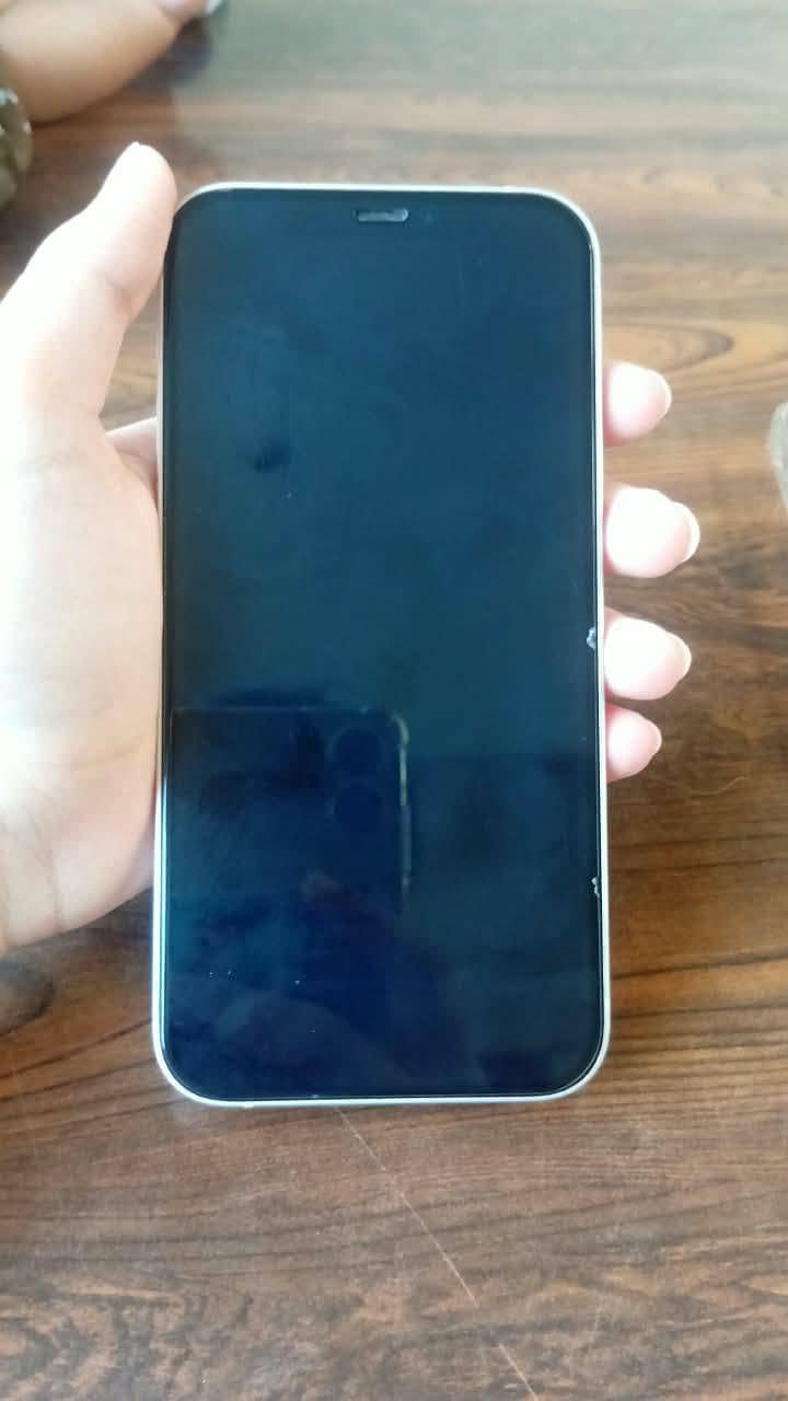 Apple iPhone 12 4