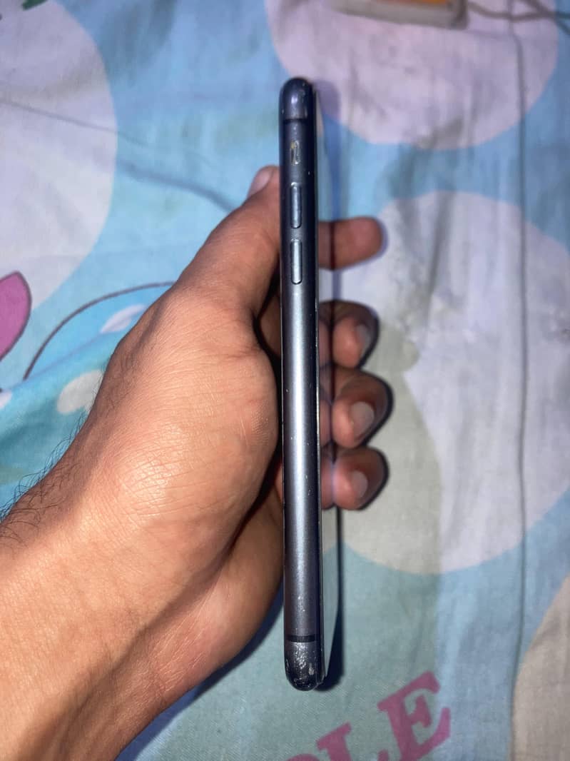 Apple iPhone 11 3