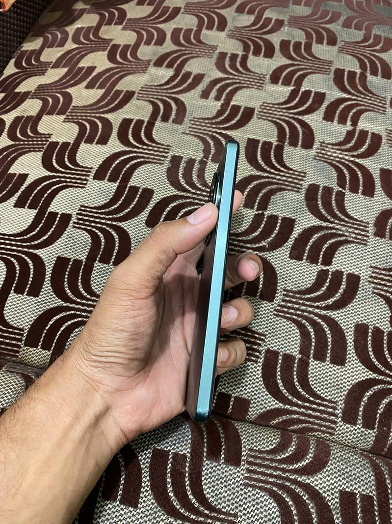 Realme 12 6