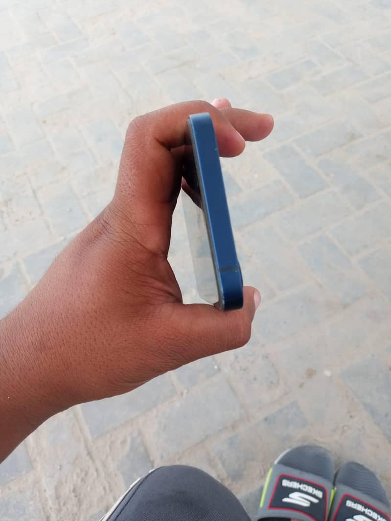 Apple iPhone 12 3