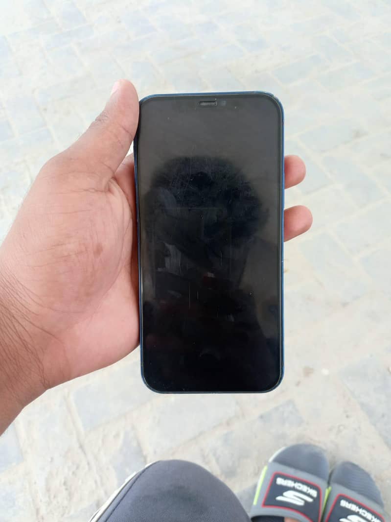 Apple iPhone 12 4