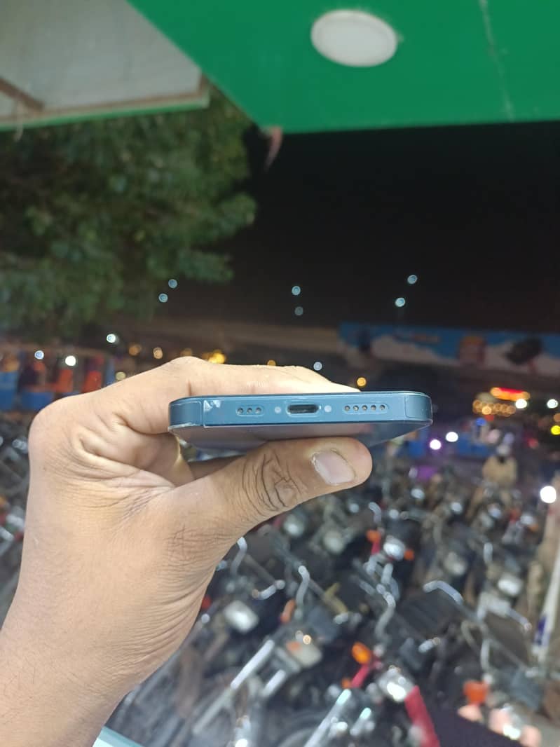 Apple iPhone 13 2