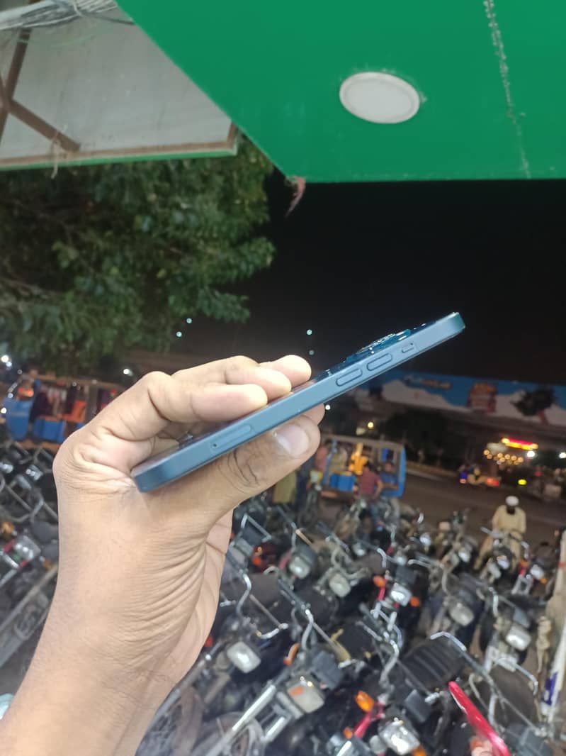 Apple iPhone 13 3