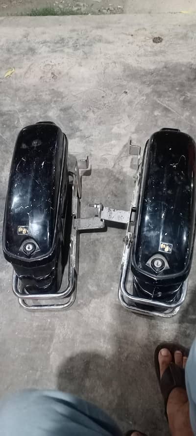 luggage Cary box 200&150 dono lag sakta hy heavy still frame ka bana h