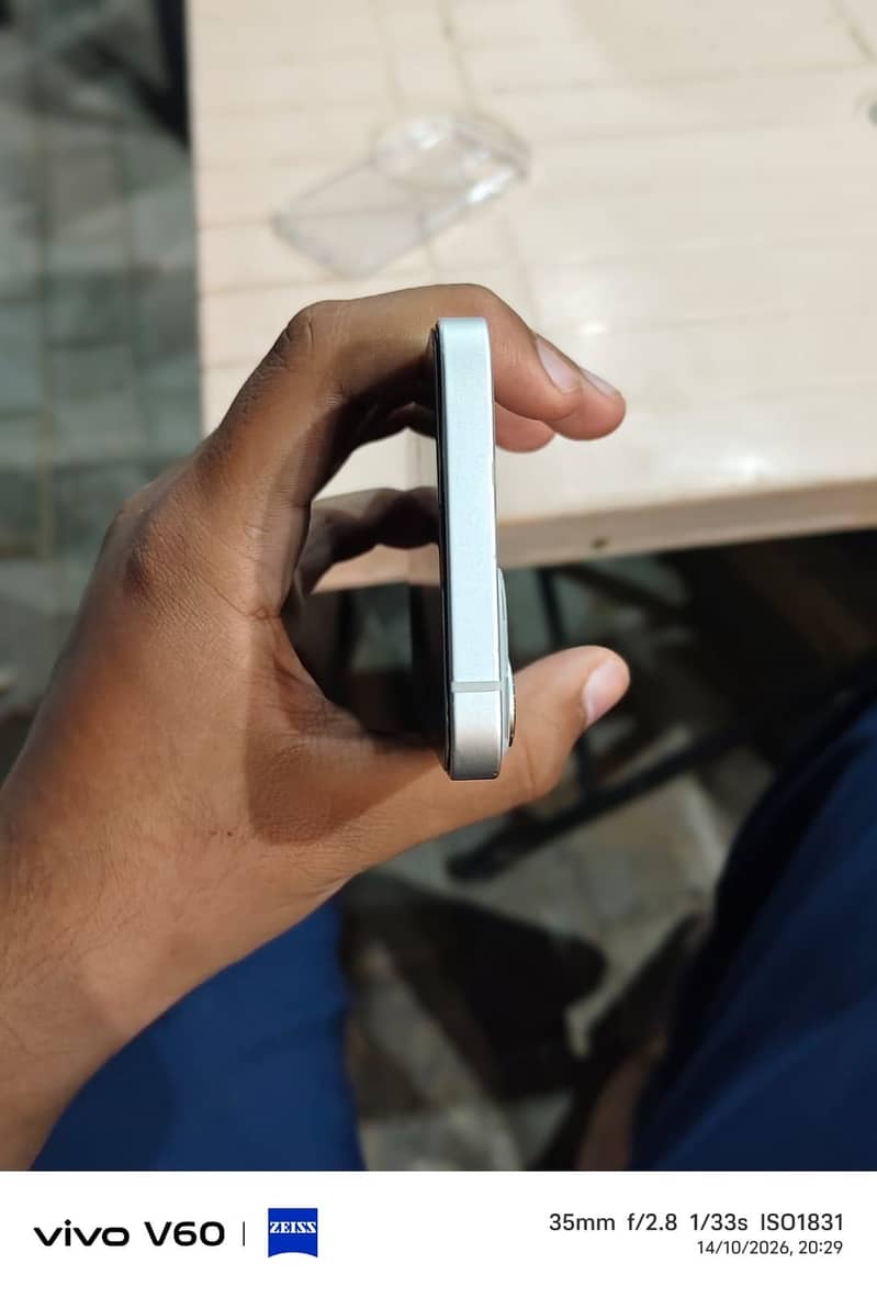 Apple iPhone 13 4