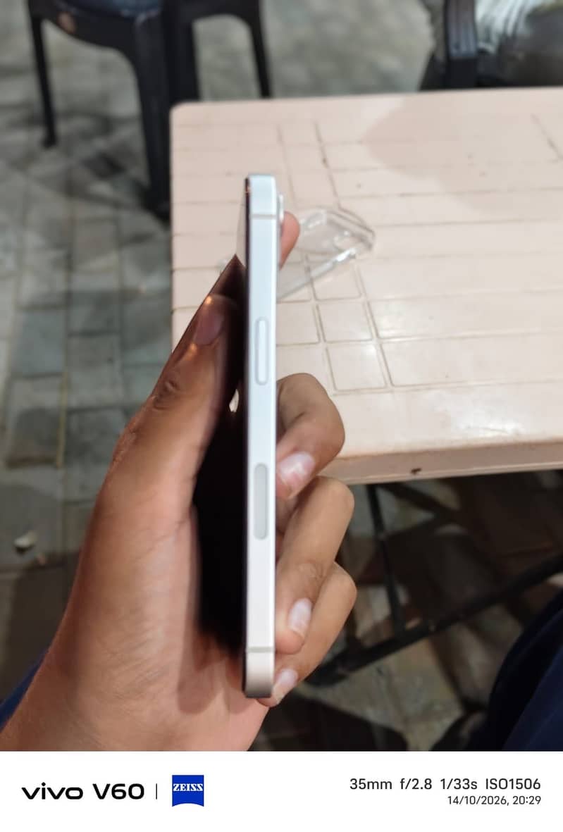 Apple iPhone 13 6