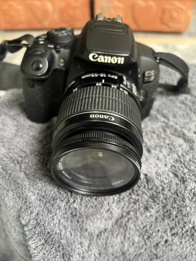 Canon EOS 700D DSLR