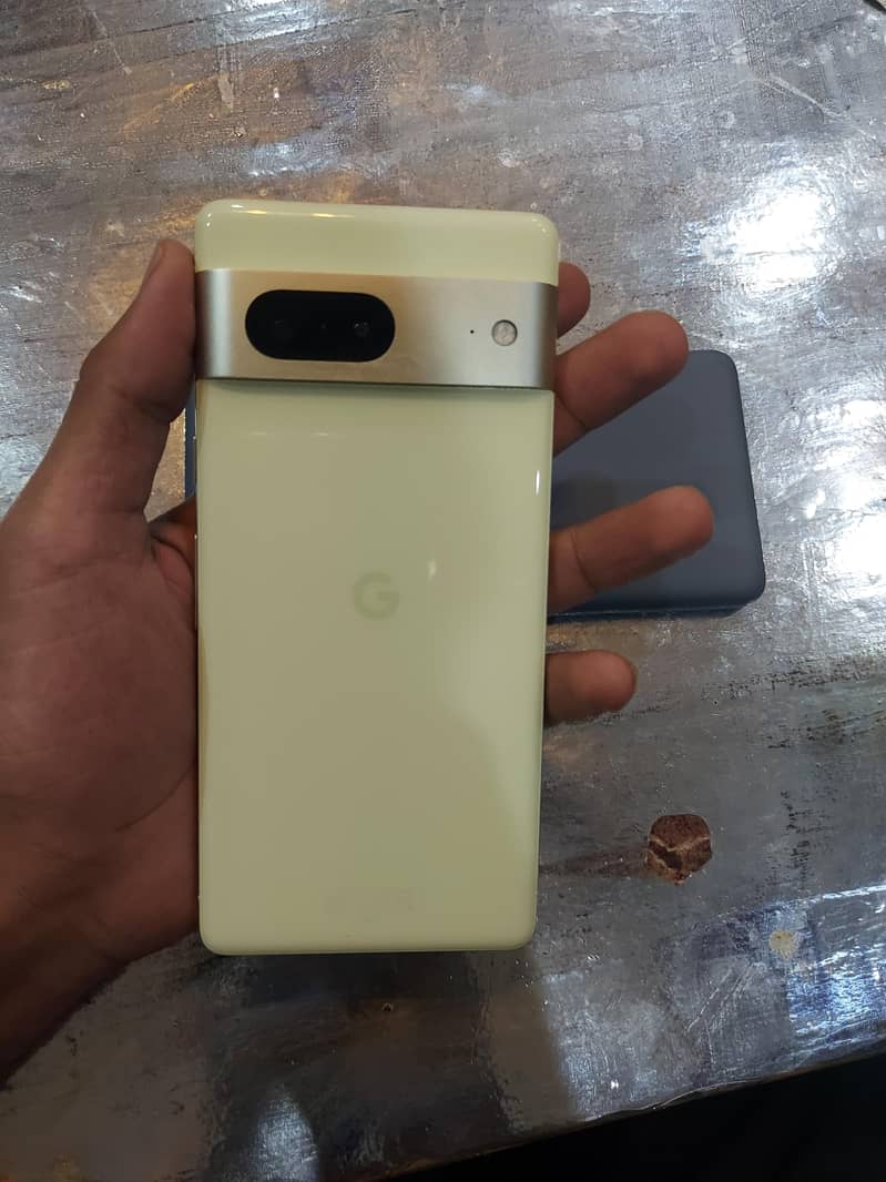 Google Pixel 7 4