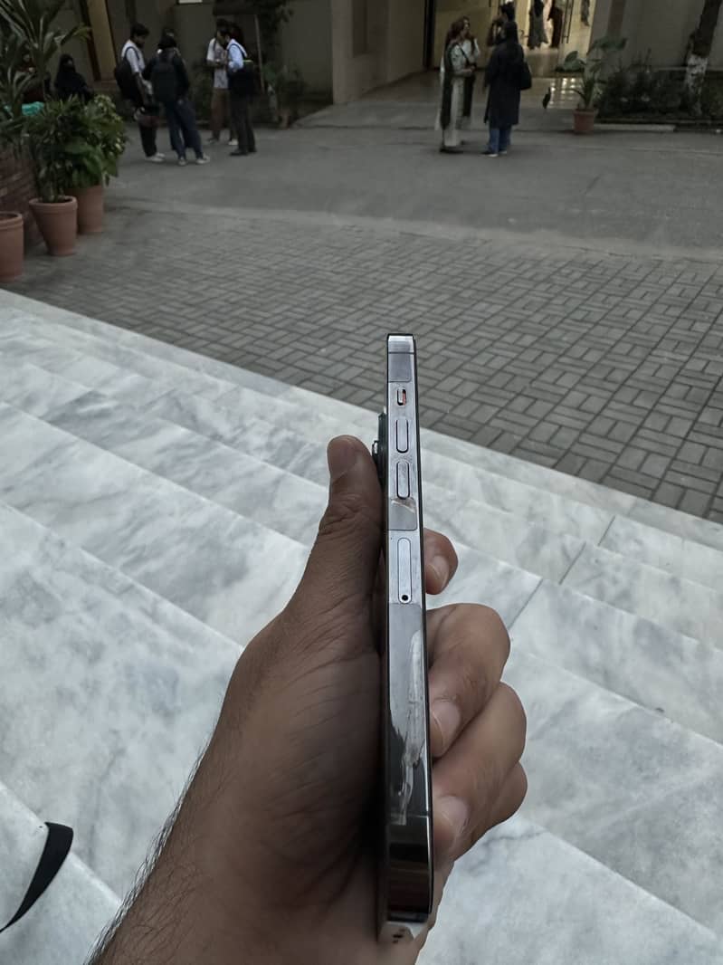 Apple iPhone 13 Pro 4