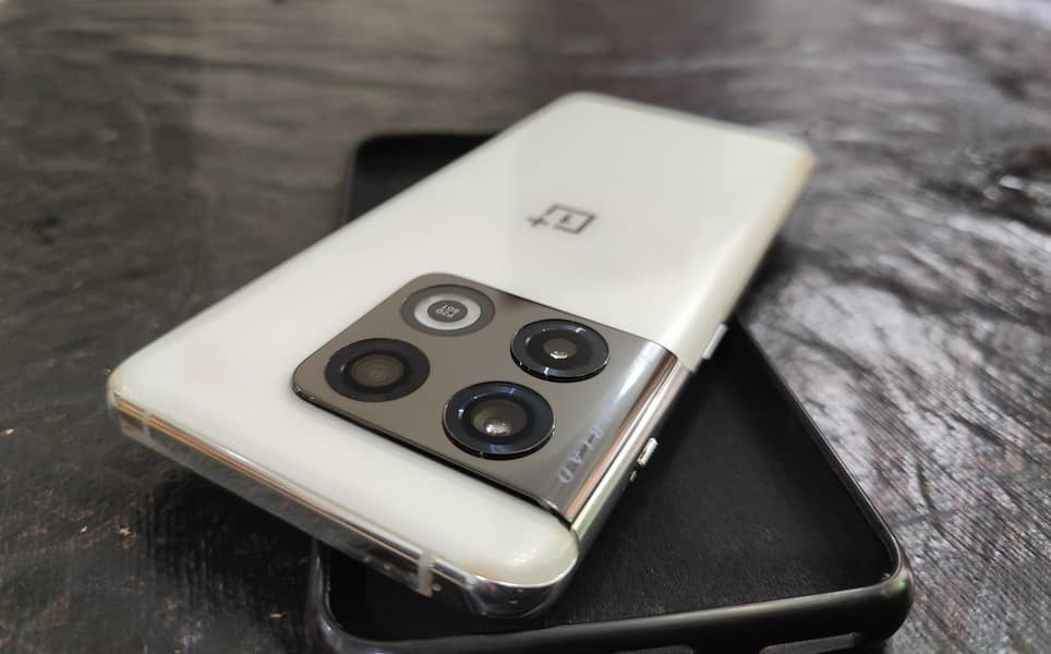 One Plus 10 Pro 1