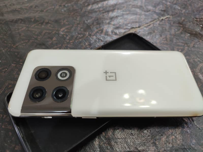 One Plus 10 Pro 3