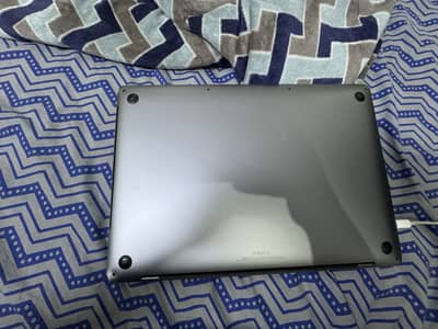 Macbook pro 2019 18/256