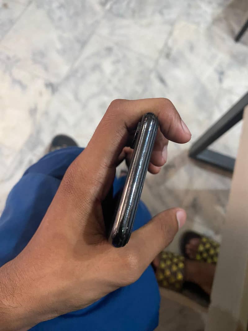 Apple iPhone X 3
