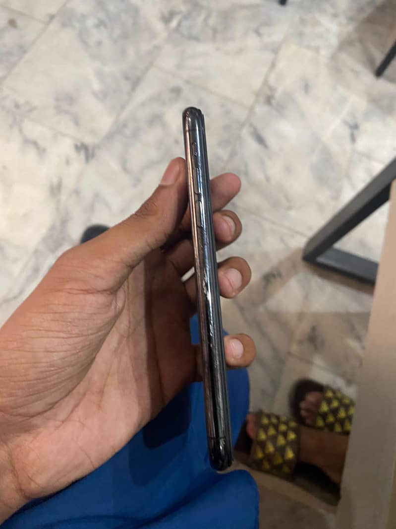 Apple iPhone X 5