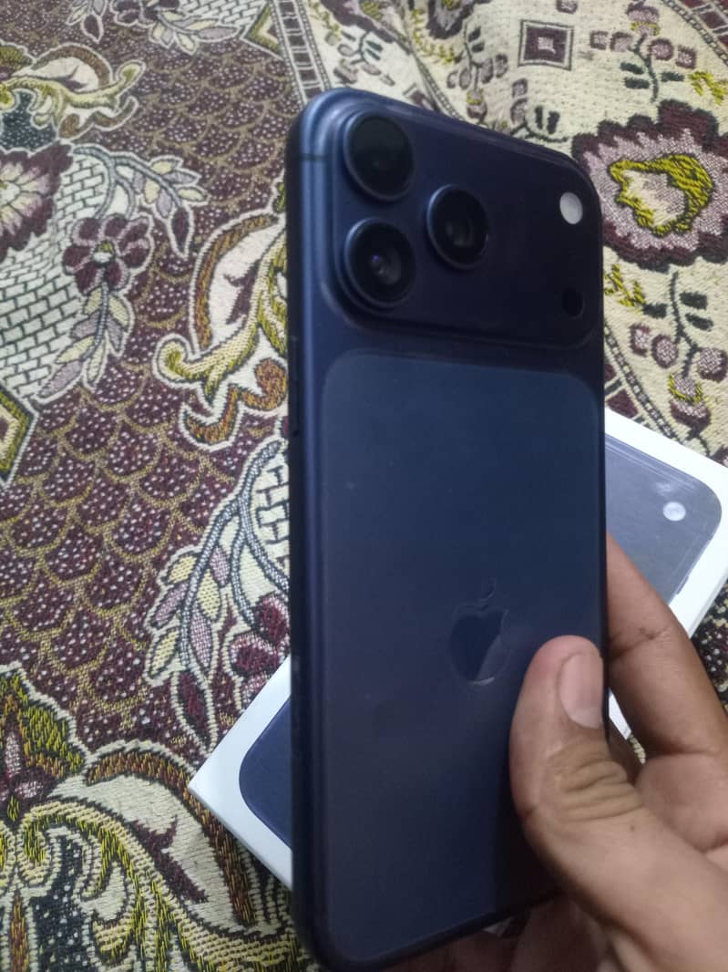 Apple iPhone 17 Pro Max 3