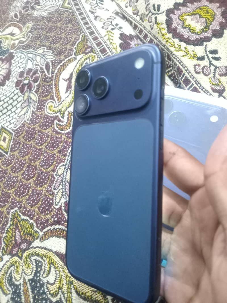 Apple iPhone 17 Pro Max 4