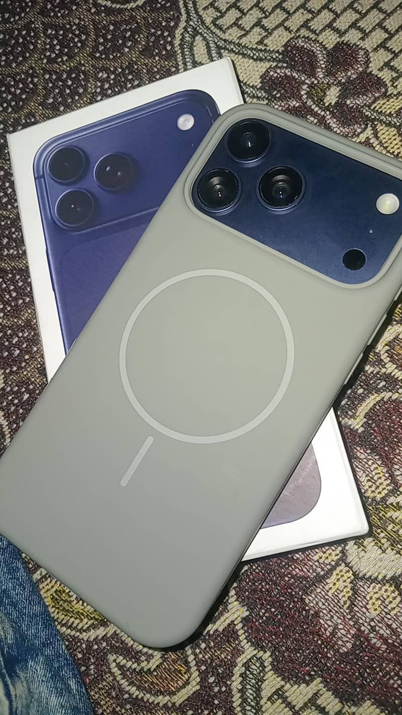 Apple iPhone 17 Pro Max 12