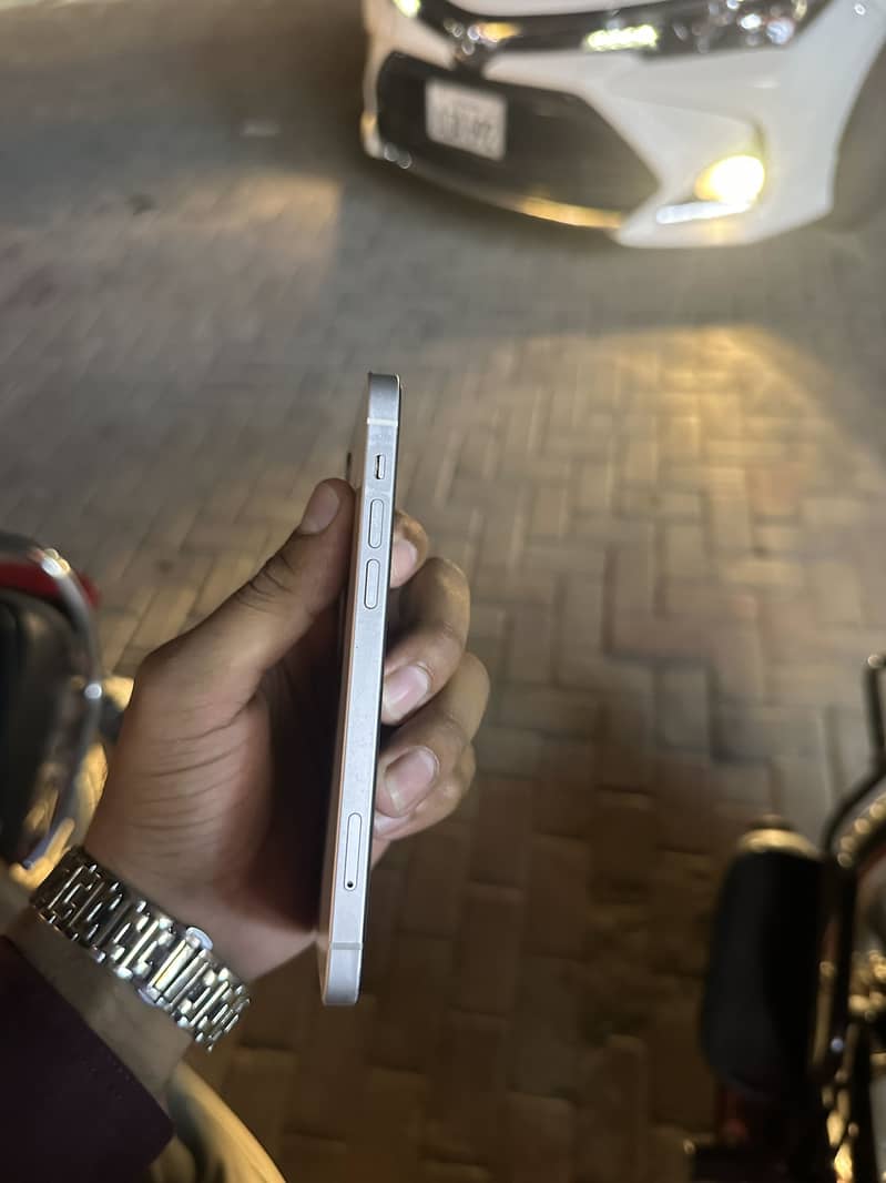 Apple iPhone 12 1