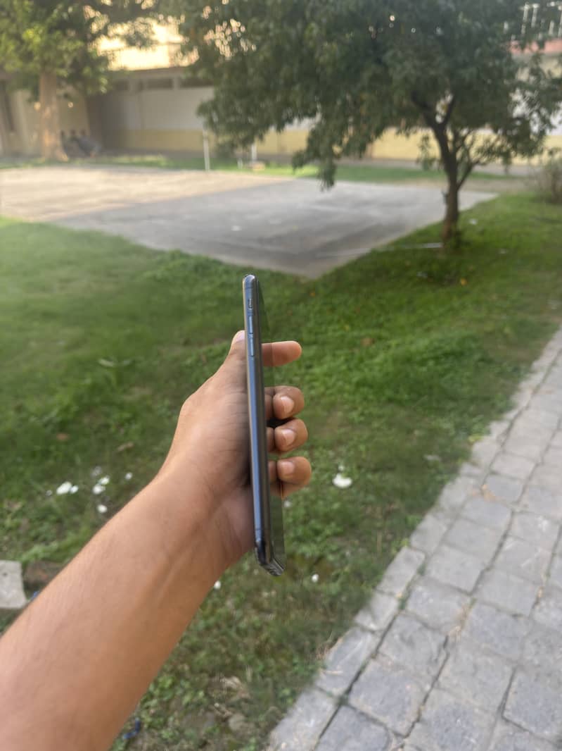 Apple iPhone 11 Pro Max 2