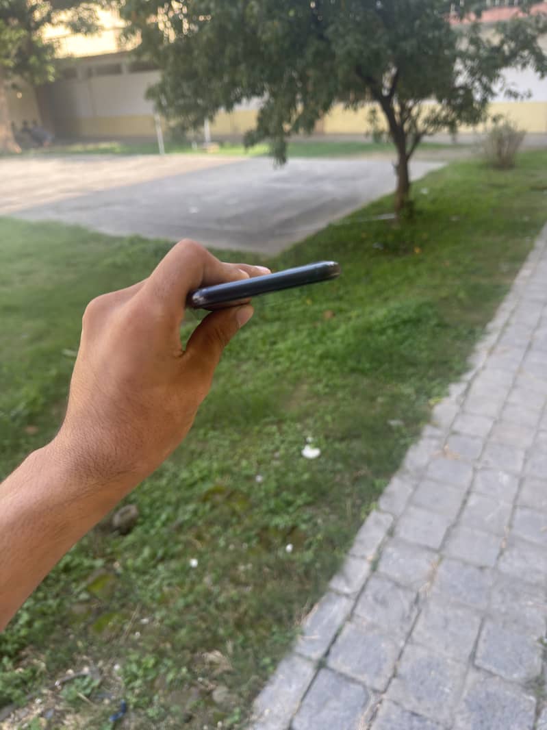 Apple iPhone 11 Pro Max 4