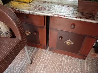 sale krny mana apna bed or side table