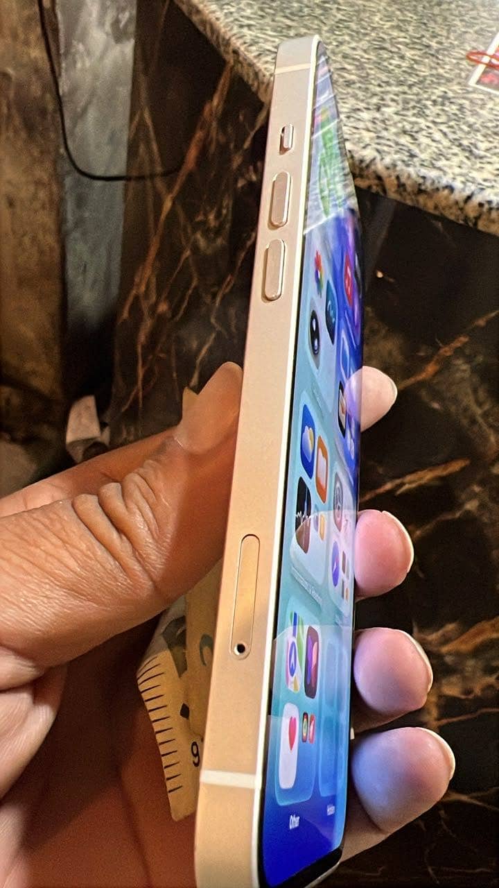Apple iPhone 13 2