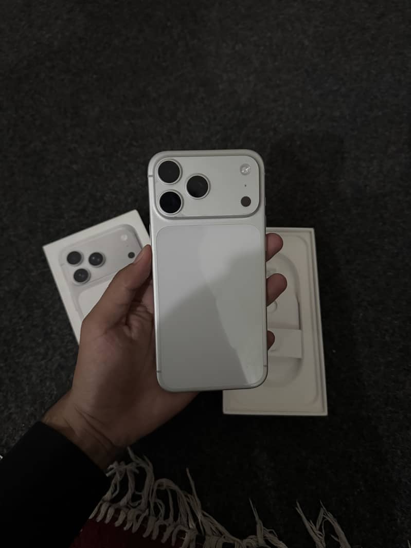 Apple iPhone 17 Pro Max 2