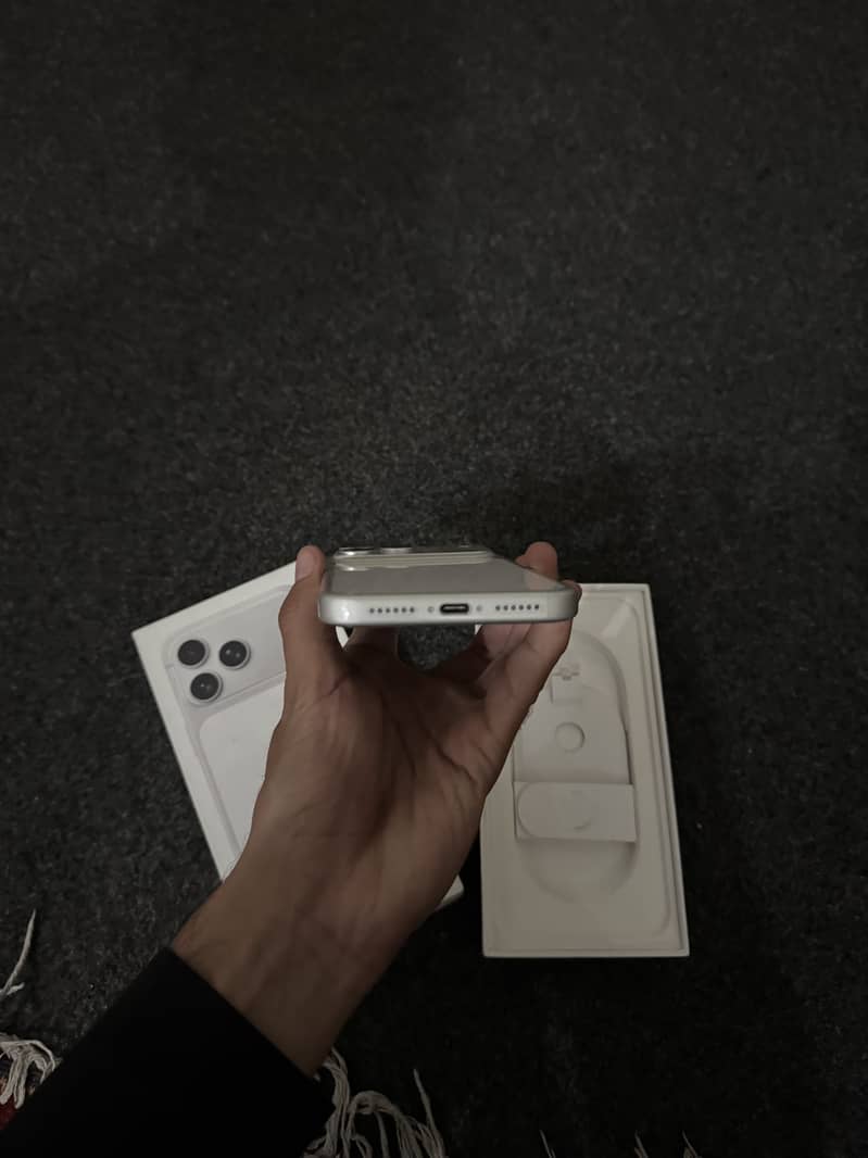 Apple iPhone 17 Pro Max 6