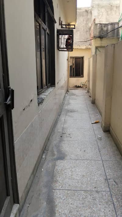 1 KANAL DOUBLE STOREY HOUSE AT HOT LOCATION FOR SALE IN MODEL TOWN
