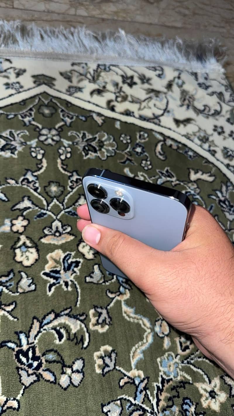 Apple iPhone 13 Pro Max 0