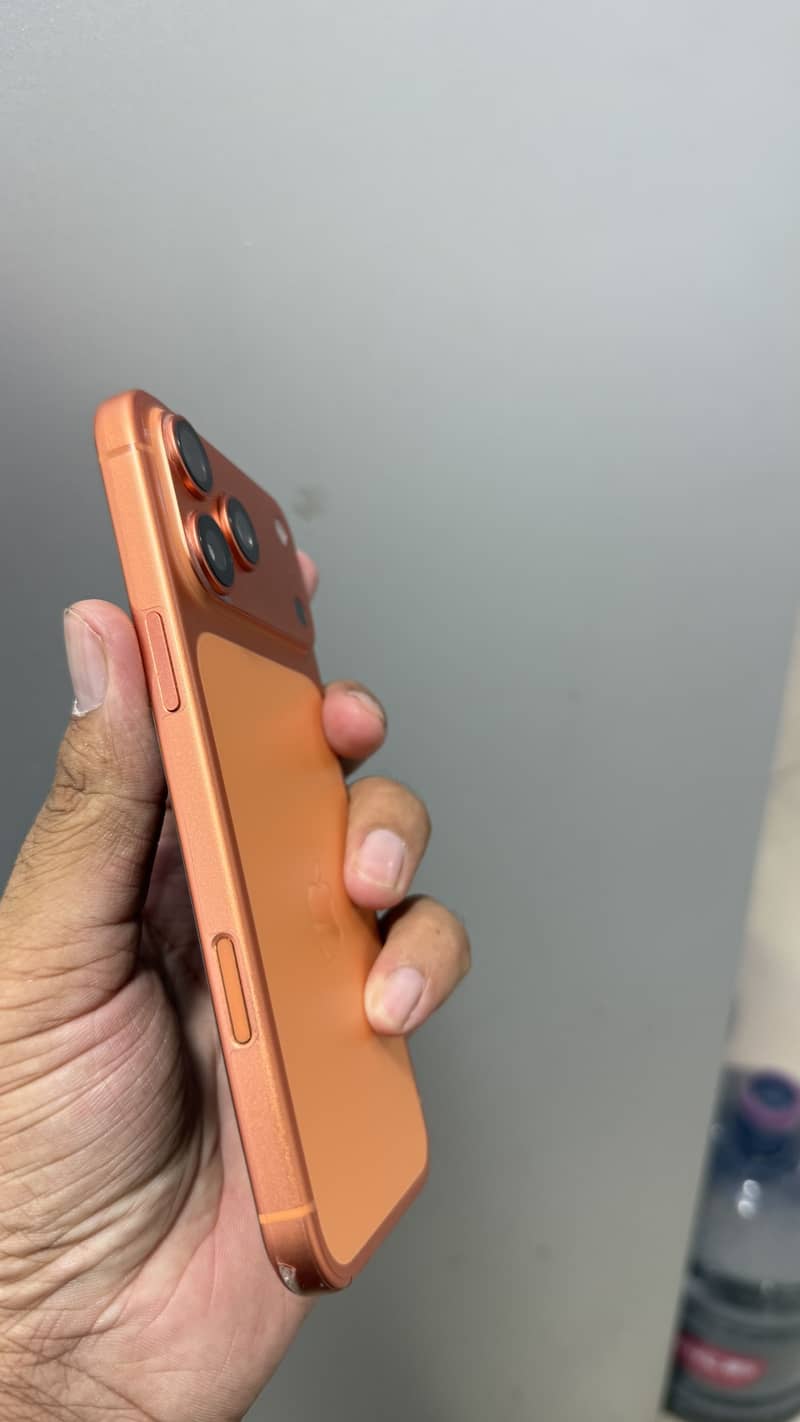 Apple iPhone 17 Pro Max 6