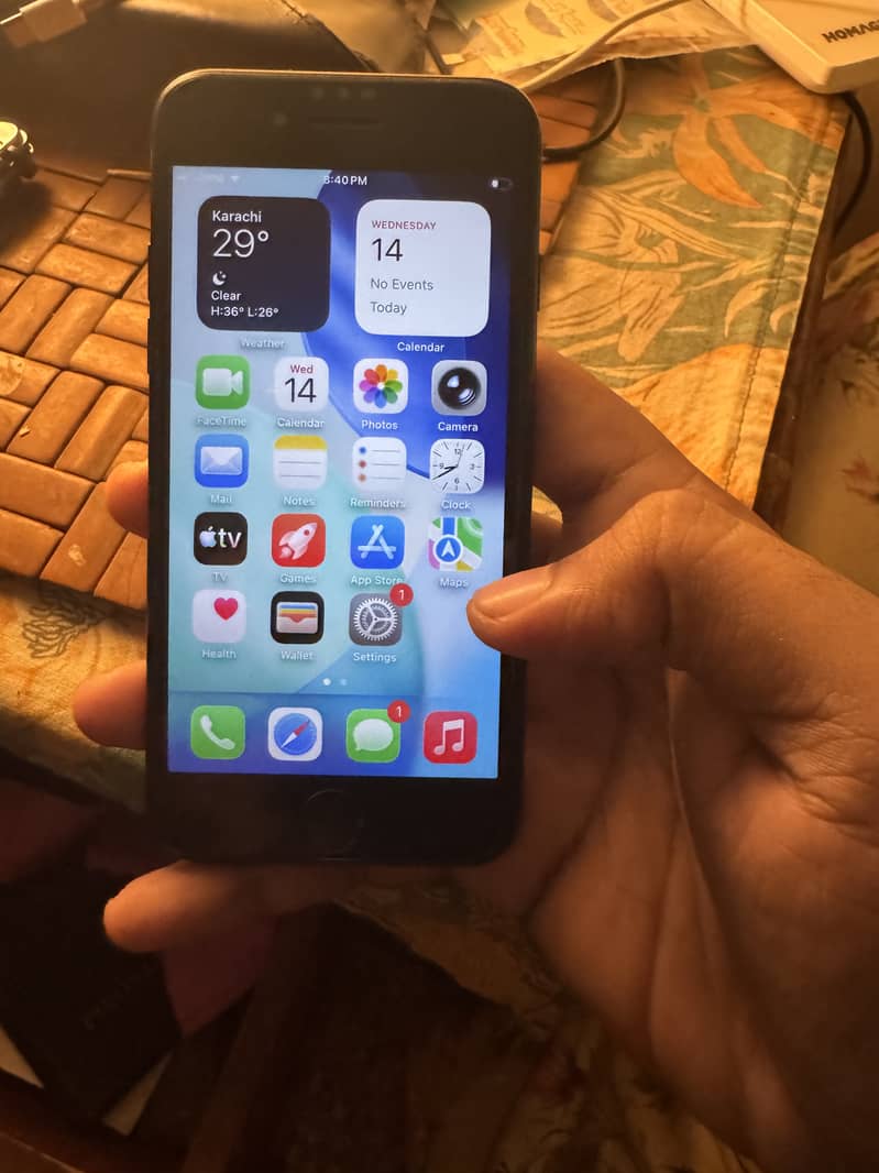 Apple iPhone SE 8