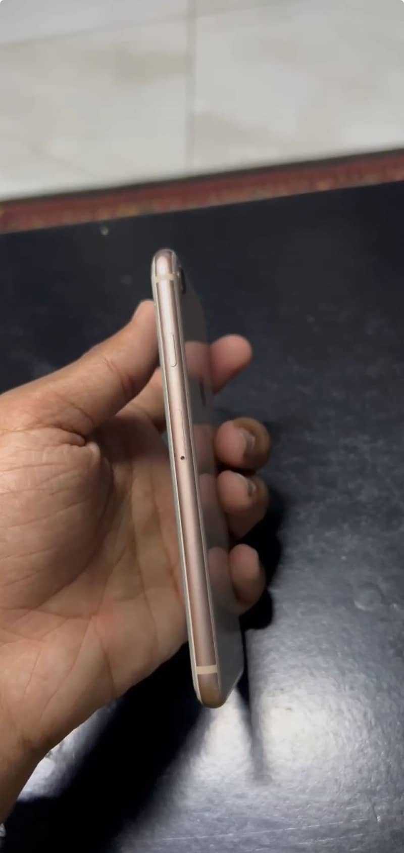 Apple iPhone 8 1