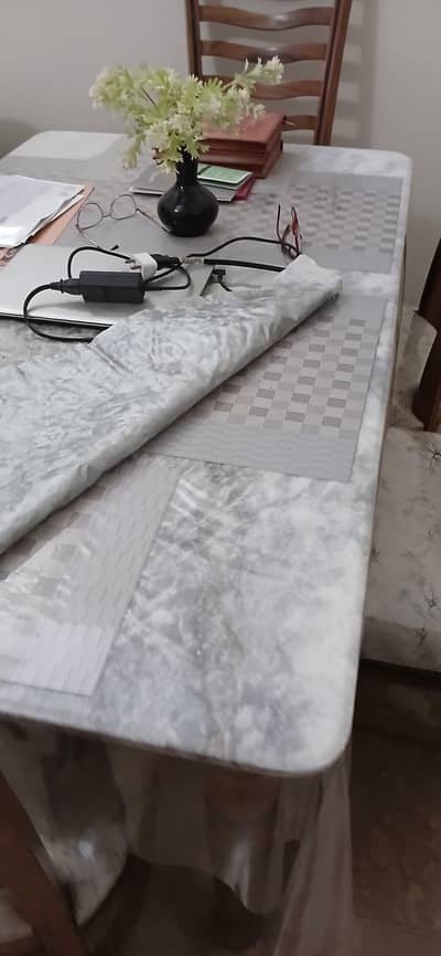 Dining table for 6 persons for sale just brand new 2 months old