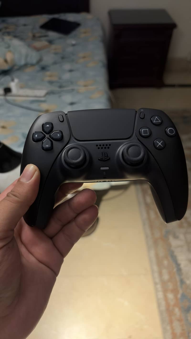 2 weeks old PS5 Controller - Barely used 0