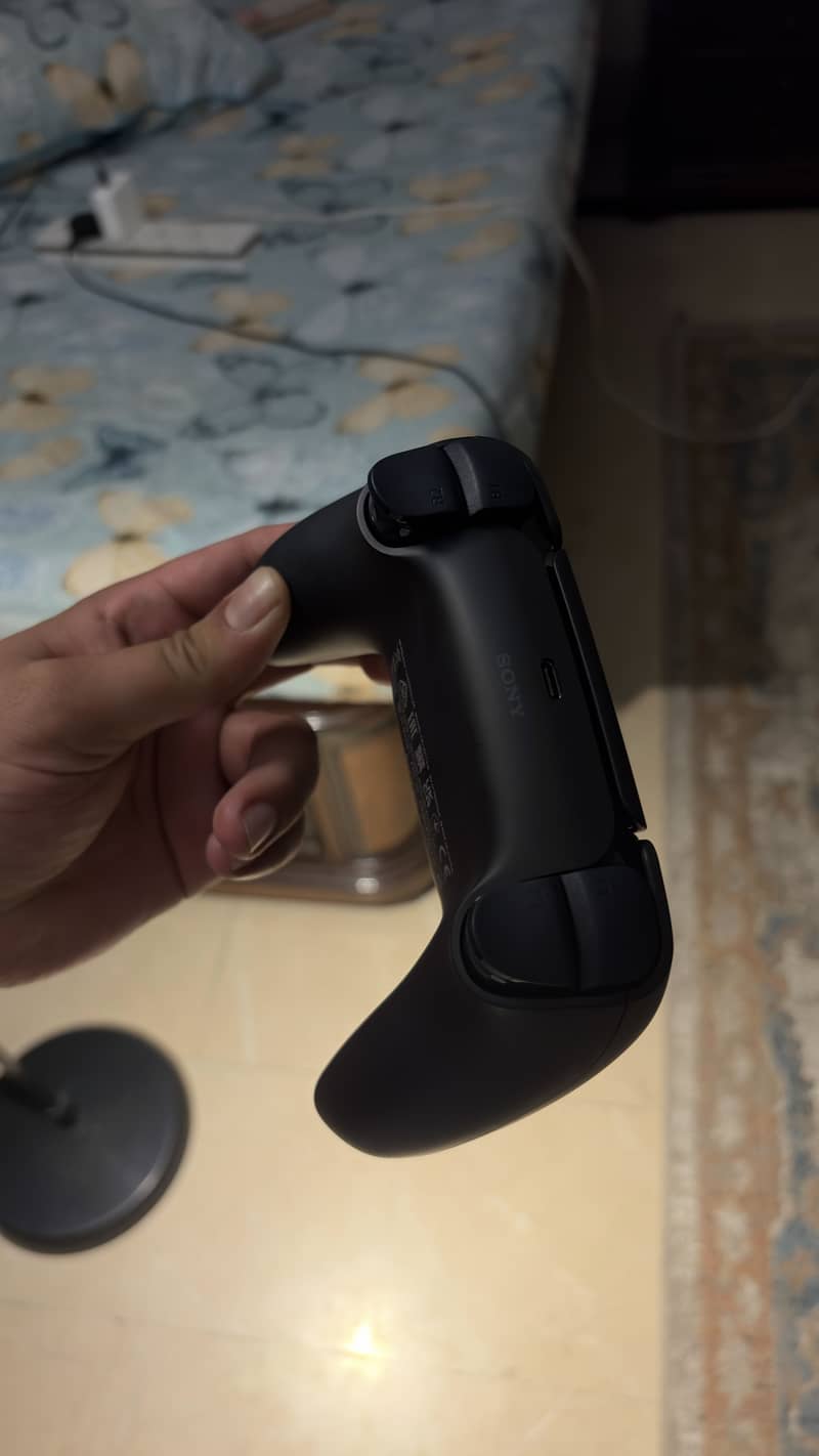 2 weeks old PS5 Controller - Barely used 1