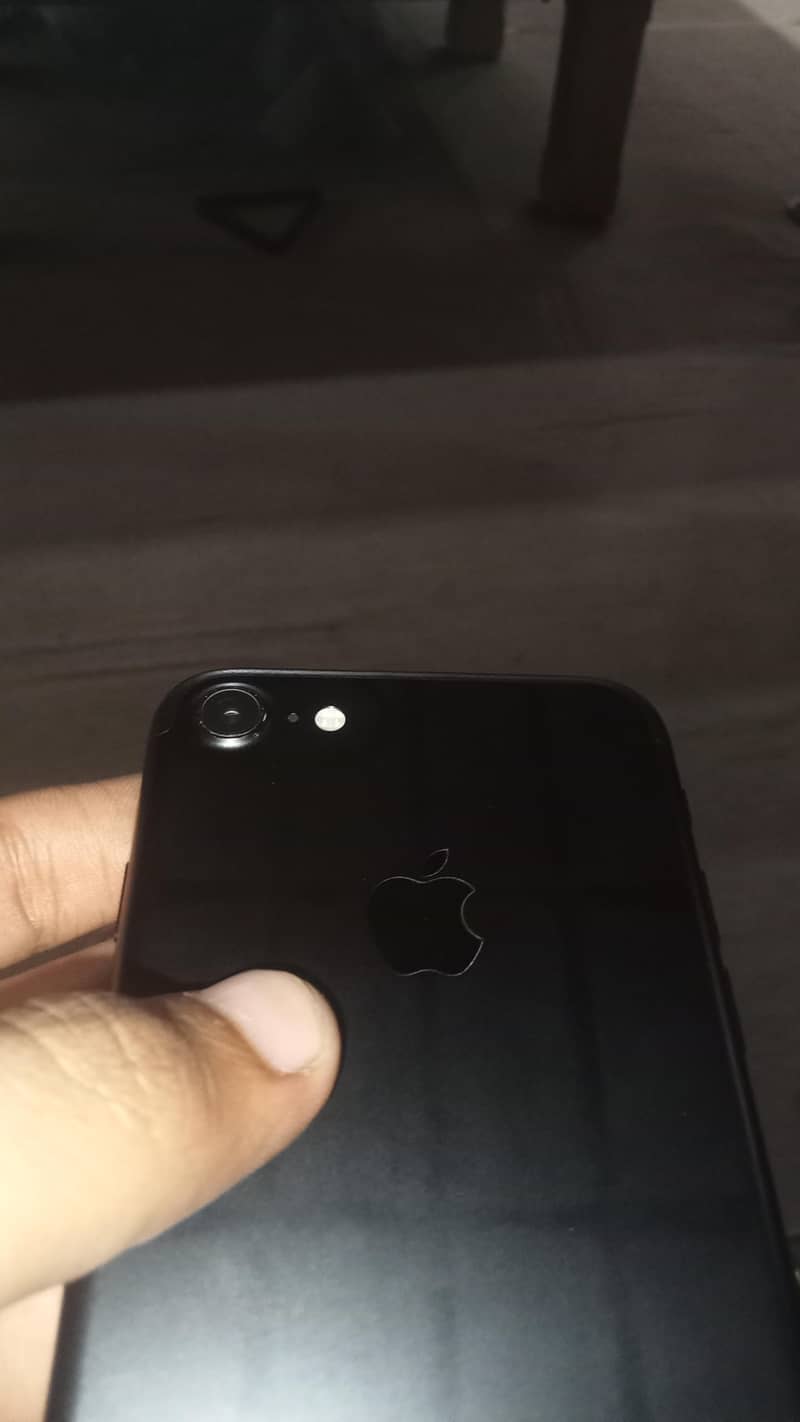 Apple iPhone 7 2