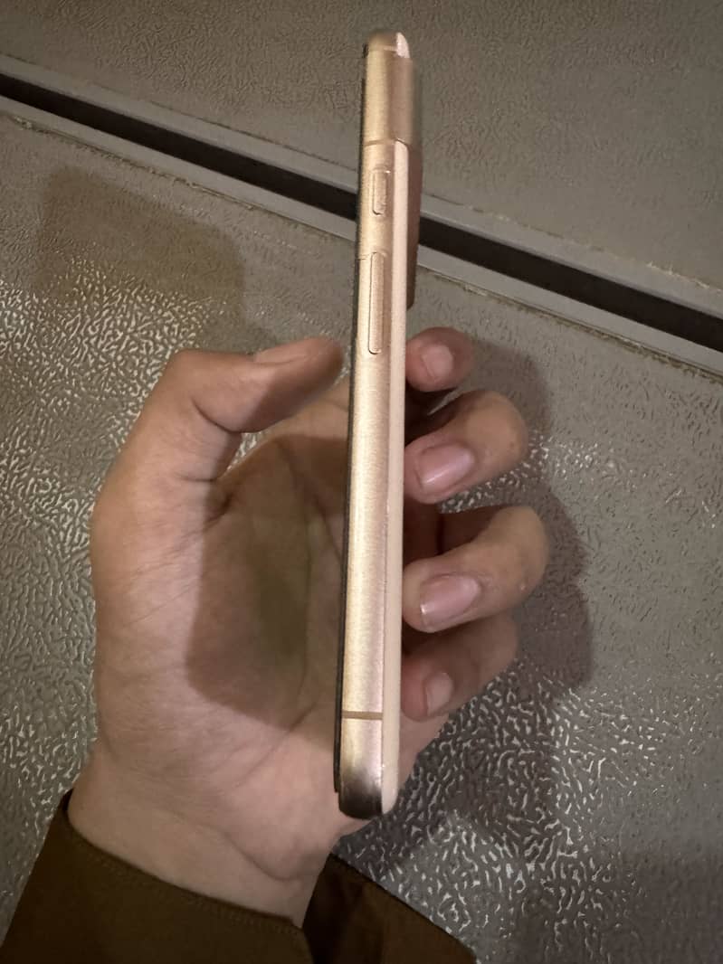 Google Pixel 8 4