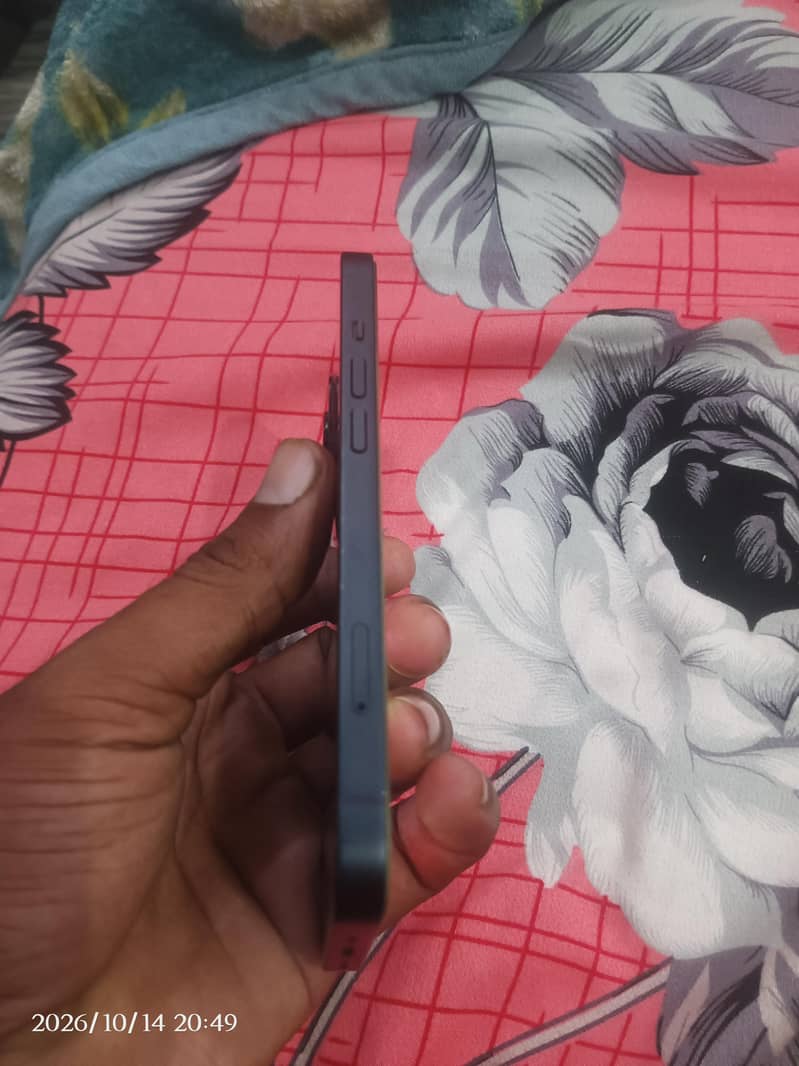 Apple iPhone 13 4