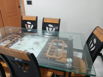 ELEGANT DINING TABLE FOR SALE